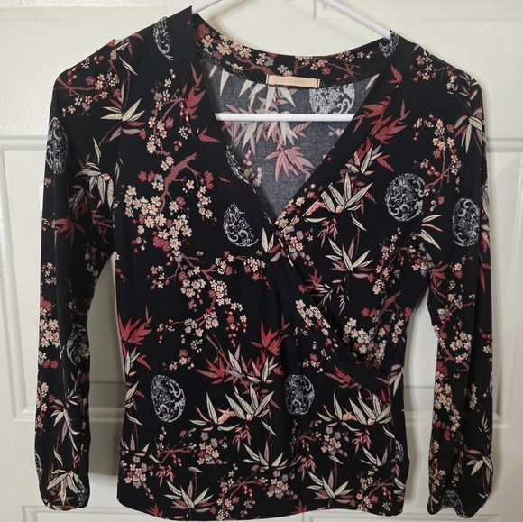 Forever 21 Tops - Forever 21 Floral V-neck Long Sleeve‎ Top Size Medium